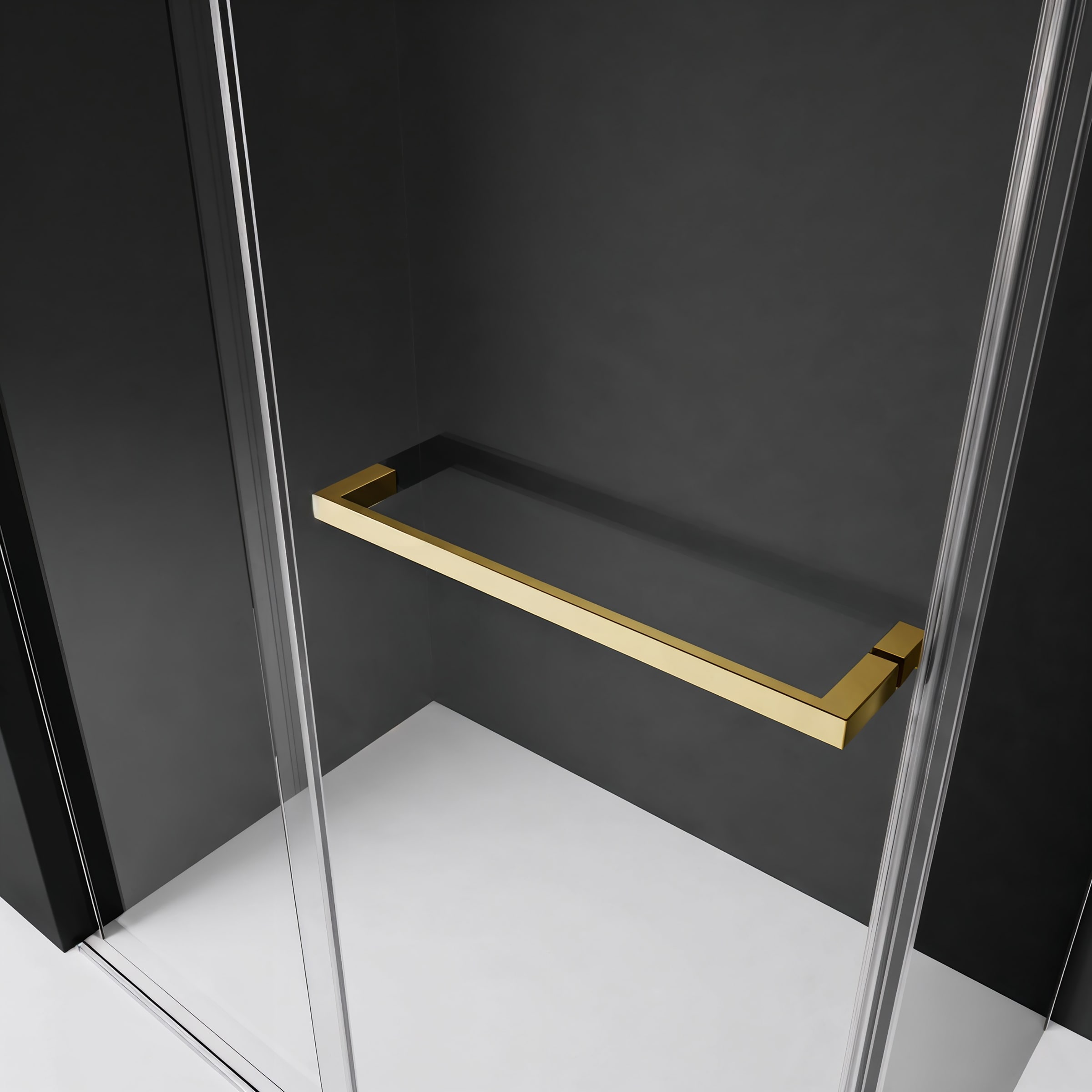 Furo - Ajtón lévő arany törölközőtartó fogantyúval